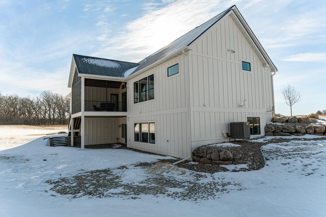 4868 Royal Oaks Circle SW, Rochester, MN 55902