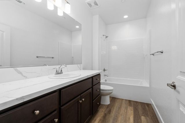 1146 Ponderosa Way W, Madera, CA 93636