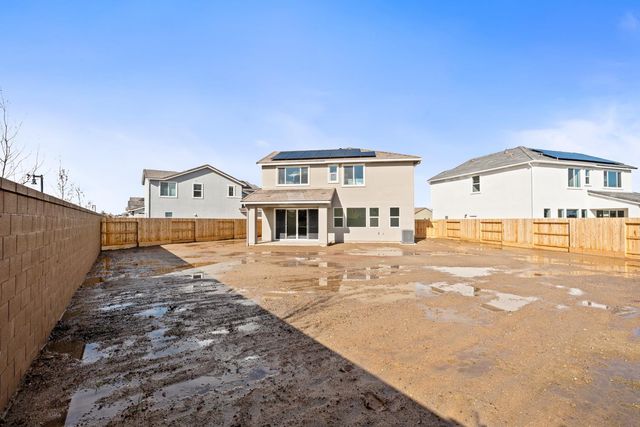 1146 Ponderosa Way W, Madera, CA 93636