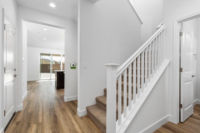 1146 Ponderosa Way W, Madera, CA 93636