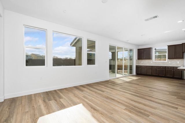 1146 Ponderosa Way W, Madera, CA 93636