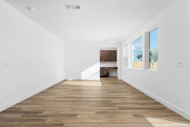 1146 Ponderosa Way W, Madera, CA 93636