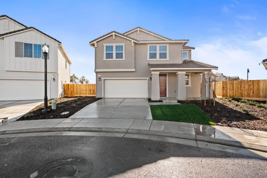 1146 Ponderosa Way W, Madera, CA 93636