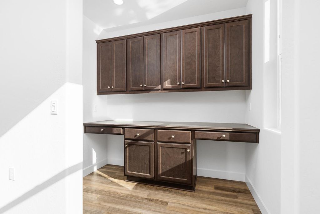 Image 10 of property listing at 1146 Ponderosa Way W, Madera, CA 93636