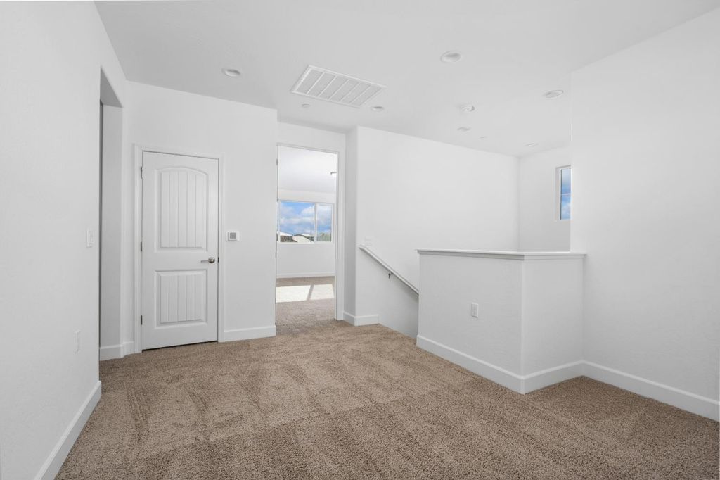 Image 14 of property listing at 1146 Ponderosa Way W, Madera, CA 93636