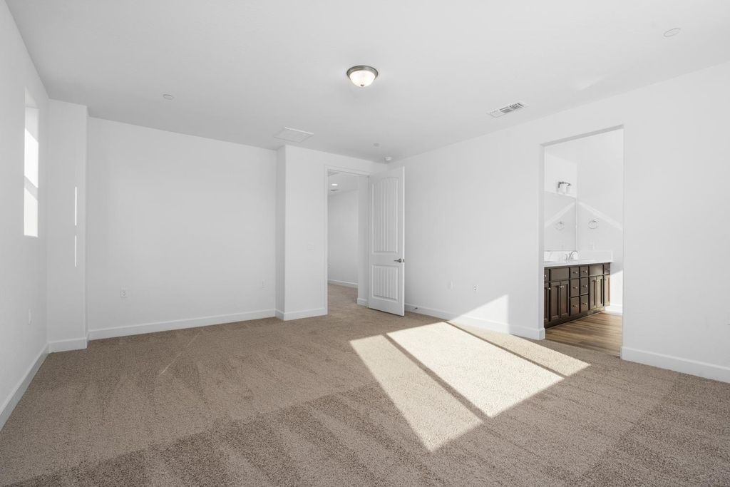 Image 16 of property listing at 1146 Ponderosa Way W, Madera, CA 93636