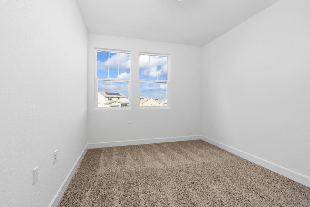 Image 19 of property listing at 1146 Ponderosa Way W, Madera, CA 93636