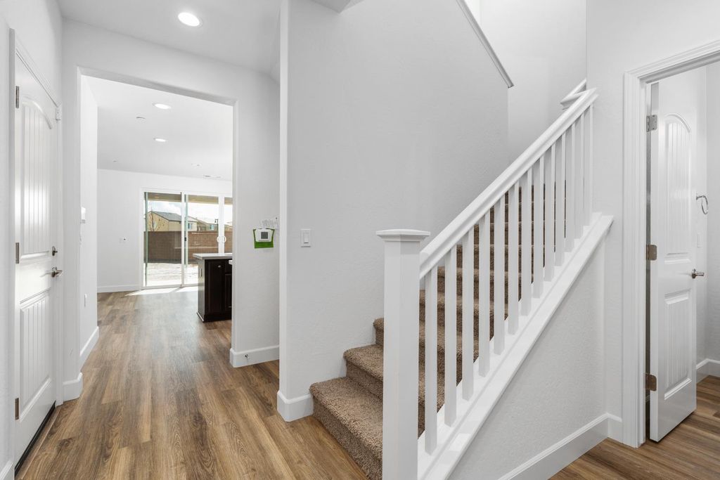 Image 4 of property listing at 1146 Ponderosa Way W, Madera, CA 93636