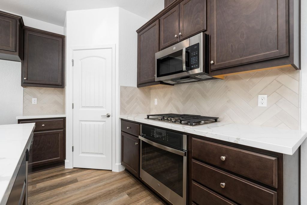 Image 8 of property listing at 1146 Ponderosa Way W, Madera, CA 93636