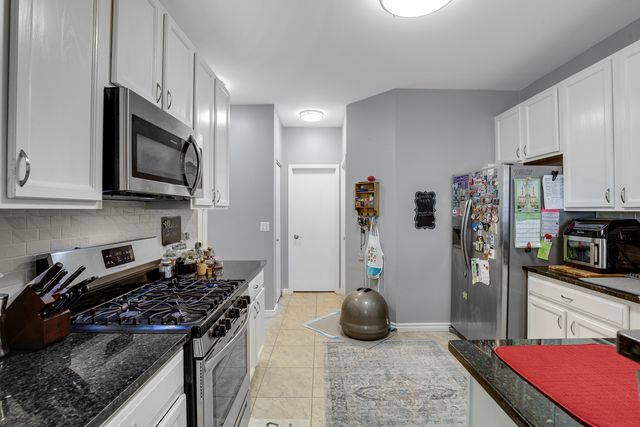2954 Falling Waters Lane, Lindenhurst, IL 60046