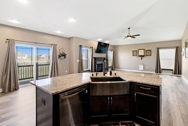 1360 Foxwood PASS, Oconomowoc, WI 53066