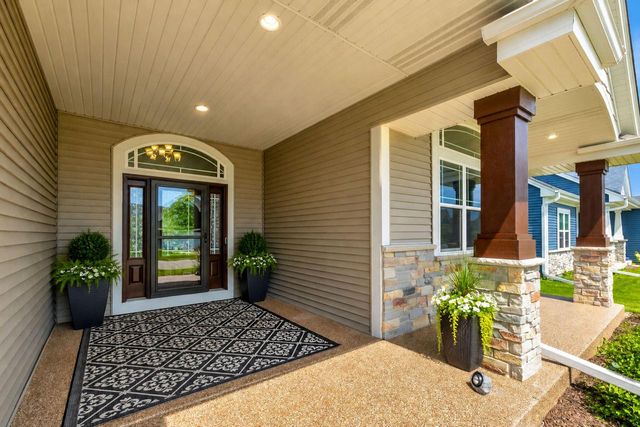 1360 Foxwood PASS, Oconomowoc, WI 53066