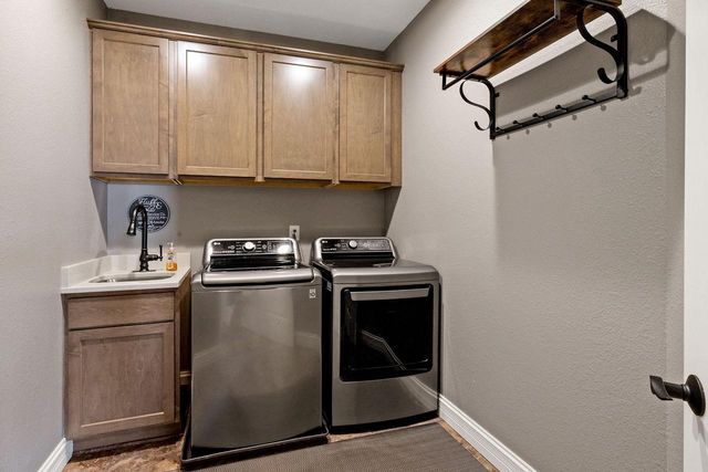 1360 Foxwood PASS, Oconomowoc, WI 53066