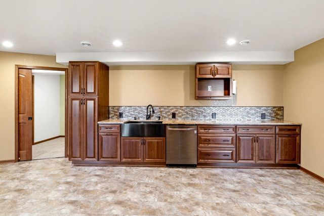 1360 Foxwood PASS, Oconomowoc, WI 53066