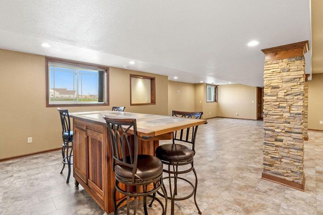 1360 Foxwood PASS, Oconomowoc, WI 53066