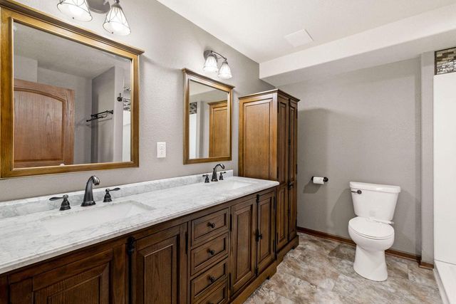 1360 Foxwood PASS, Oconomowoc, WI 53066