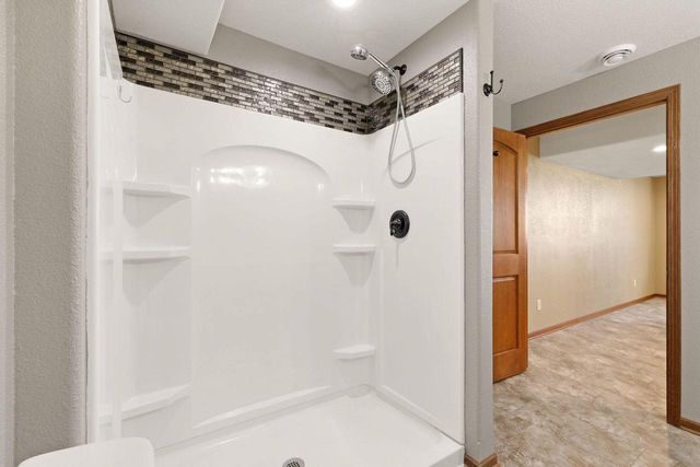 1360 Foxwood PASS, Oconomowoc, WI 53066