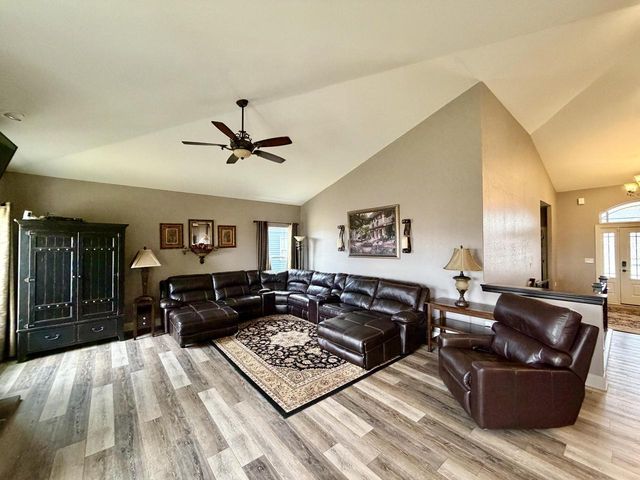 1360 Foxwood PASS, Oconomowoc, WI 53066