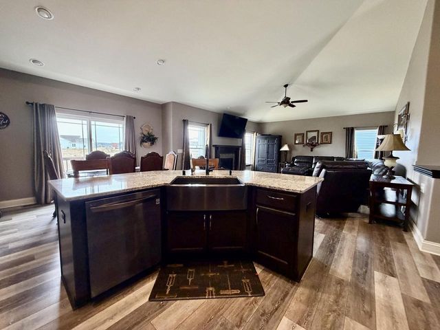 1360 Foxwood PASS, Oconomowoc, WI 53066