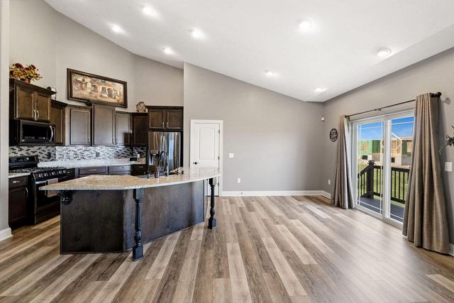 1360 Foxwood PASS, Oconomowoc, WI 53066