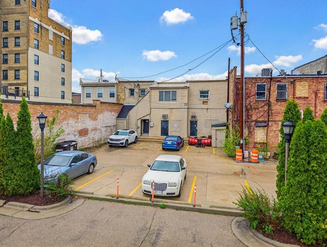 309-313 W Milwaukee Street, Janesville, WI 53548