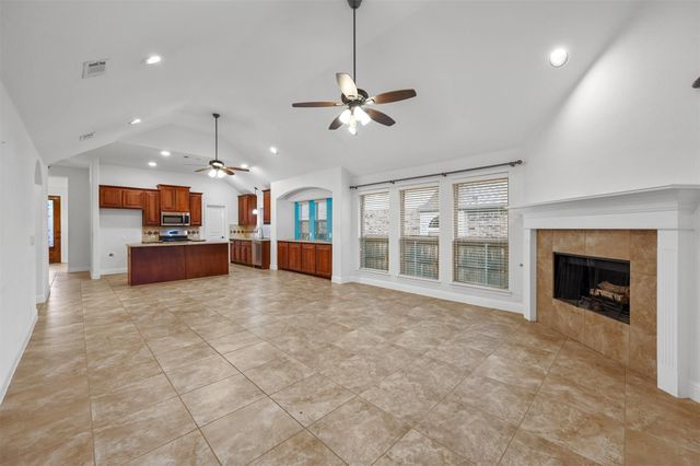 905 Foxtail Drive, Mansfield, TX 76063