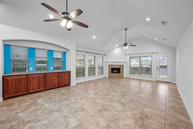 905 Foxtail Drive, Mansfield, TX 76063