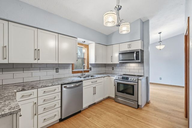 4040 W Woodshill Court, Springfield, MO 65802