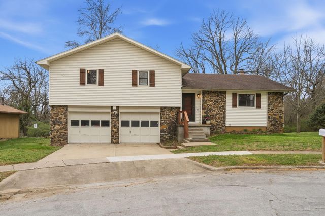 4040 W Woodshill Court, Springfield, MO 65802