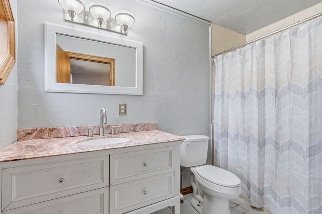 4040 W Woodshill Court, Springfield, MO 65802