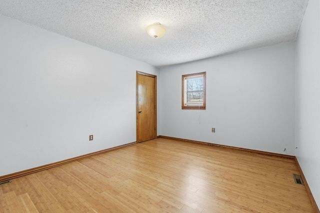 4040 W Woodshill Court, Springfield, MO 65802