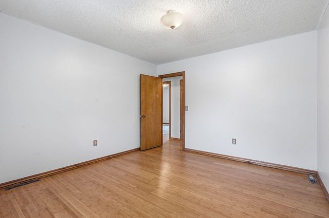 4040 W Woodshill Court, Springfield, MO 65802