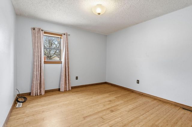 4040 W Woodshill Court, Springfield, MO 65802