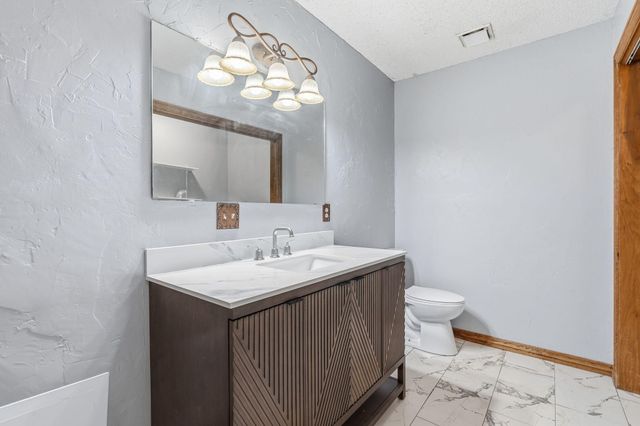 4040 W Woodshill Court, Springfield, MO 65802