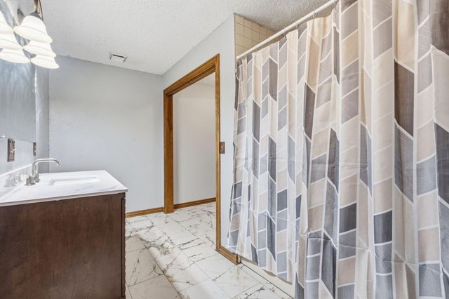 4040 W Woodshill Court, Springfield, MO 65802