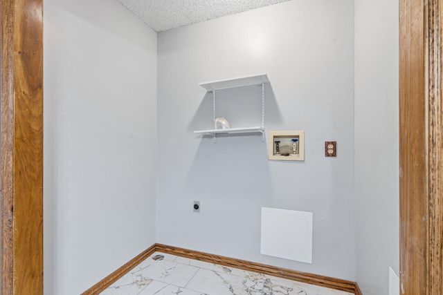 4040 W Woodshill Court, Springfield, MO 65802