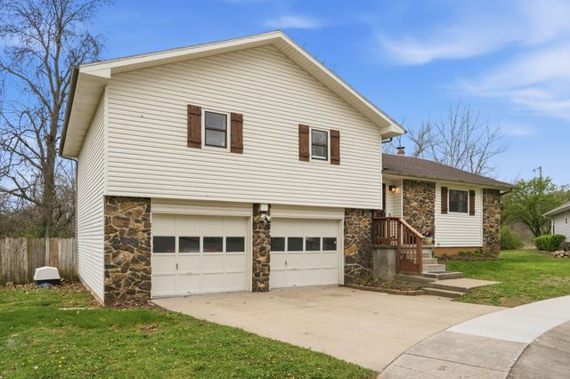 4040 W Woodshill Court, Springfield, MO 65802