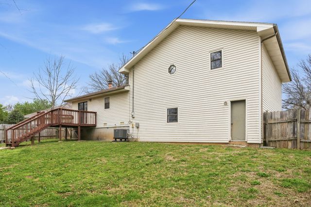 4040 W Woodshill Court, Springfield, MO 65802