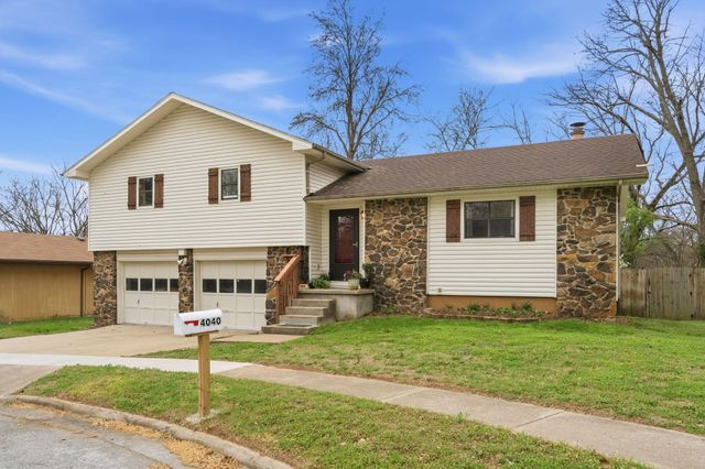 4040 W Woodshill Court, Springfield, MO 65802