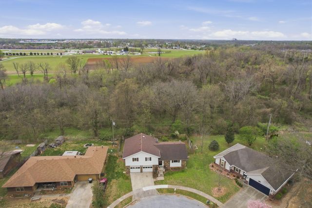 4040 W Woodshill Court, Springfield, MO 65802