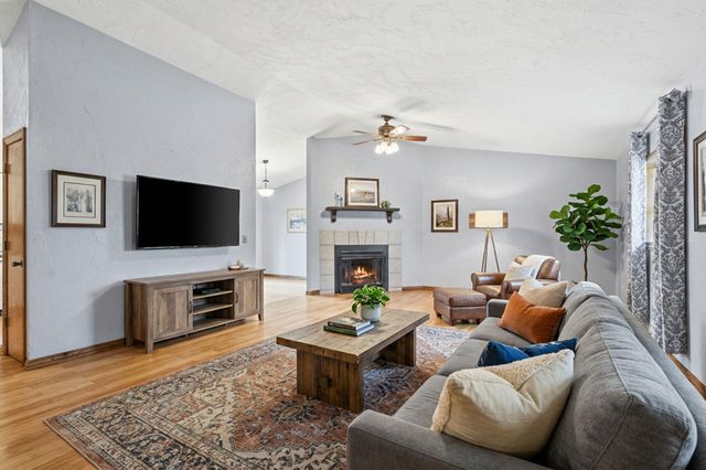 4040 W Woodshill Court, Springfield, MO 65802