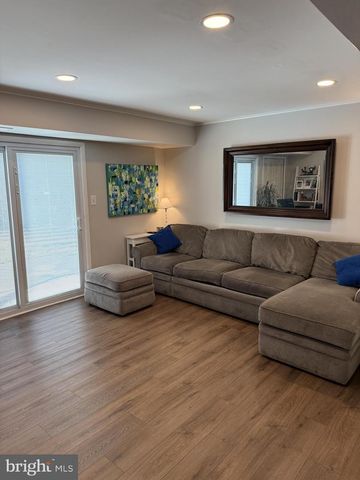 630 WHITTIER DR, Warminster, PA 18974