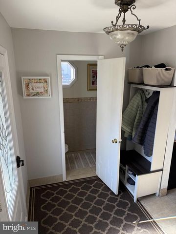 630 WHITTIER DR, Warminster, PA 18974