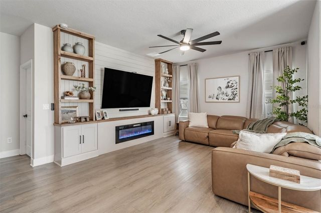 29345 MEADOWCROFT AVENUE, Wesley Chapel, FL 33544