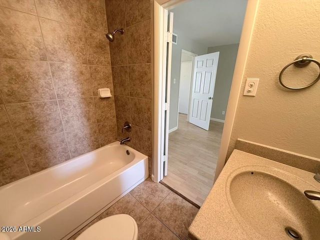 1004 E OSBORN Road E, Phoenix, AZ 85014