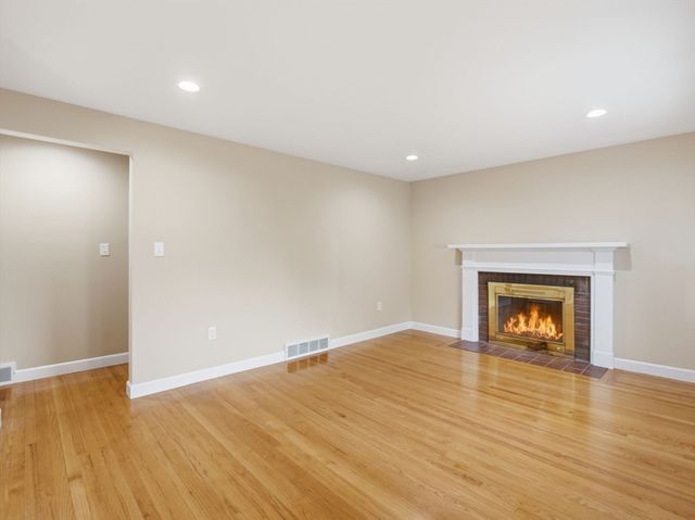 35 Southern Ave, Weymouth, MA 02188