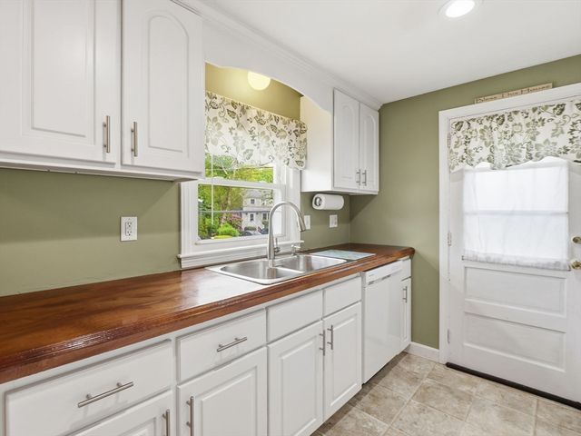 35 Southern Ave, Weymouth, MA 02188
