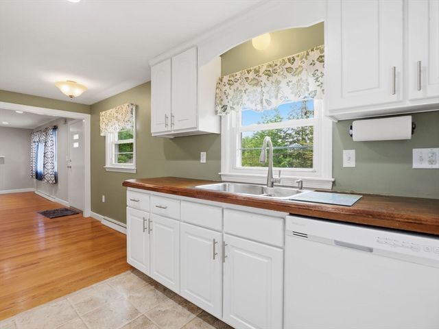 35 Southern Ave, Weymouth, MA 02188