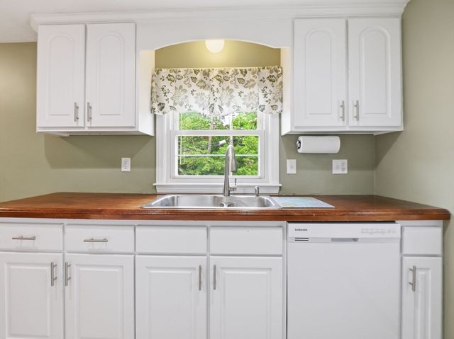 35 Southern Ave, Weymouth, MA 02188