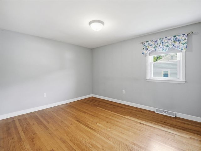 35 Southern Ave, Weymouth, MA 02188